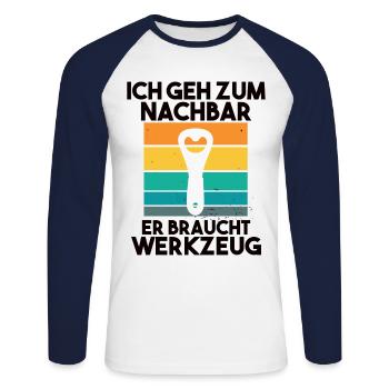Ich geh zum Nachbarn er braucht Werkzeug - Unisex Baseballshirt langarm - Weiß/Navy - Vorne - Nik (191cm)