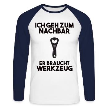 Ich geh zum Nachbarn er braucht Werkzeug - Unisex Baseballshirt langarm - Weiß/Navy - Vorne - Nik (191cm)