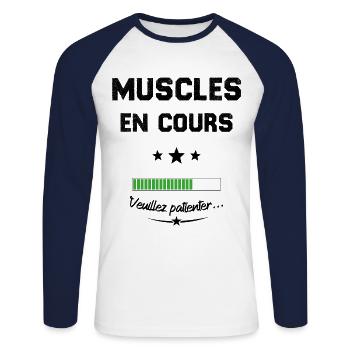 Homme musclé En cours veuillez patienter - T-shirt baseball manches longues Homme - blanc/marine - Devant - Nik (191cm)
