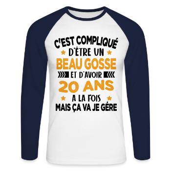 Compliqué d'être un Beau Gosse et D'avoir 20 Ans - T-shirt baseball manches longues Homme - blanc/marine - Devant - Nik (191cm)
