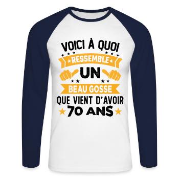 Voici à quoi ressemble un beau gosse 70 Ans - T-shirt baseball manches longues Homme - blanc/marine - Devant - Nik (191cm)