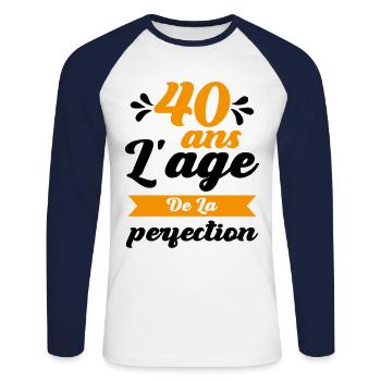 40 ans Anniversaire 40 ans l'age de la perfection - T-shirt baseball manches longues Homme - blanc/marine - Devant - Nik (191cm)