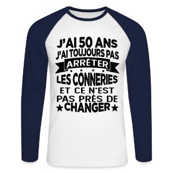 j'ai 50 ans j'ai toujour pas arrêter les conneries - T-shirt baseball manches longues Homme - blanc/marine - Devant - Nik (191cm)