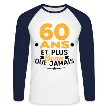 60 Ans et plus beau que jamais - T-shirt baseball manches longues Homme - blanc/marine - Devant - Nik (191cm)