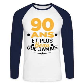 90 Ans et plus beau que jamais - T-shirt baseball manches longues Homme - blanc/marine - Devant - Nik (191cm)