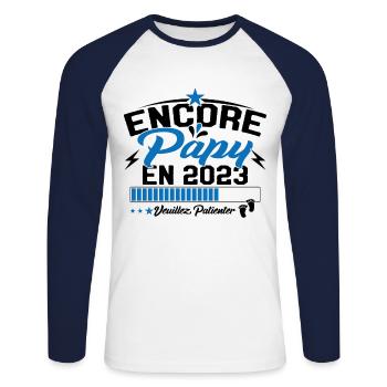 Annonce Grossesse Encore Papy 2023 Cadeau - T-shirt baseball manches longues Homme - blanc/marine - Devant - Nik (191cm)