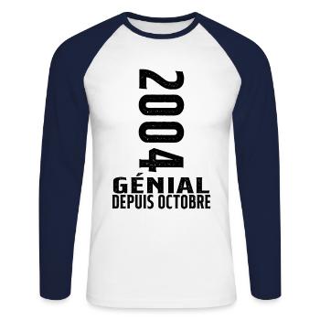 Génial(e) Depuis Octobre 2004 - T-shirt baseball manches longues Homme - blanc/marine - Devant - Nik (191cm)