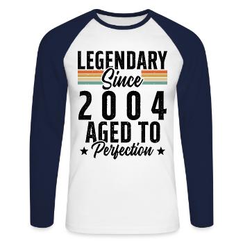 Legendär seit 2004 - Unisex Baseballshirt langarm - Weiß/Navy - Vorne - Nik (191cm)