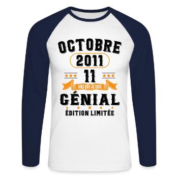 11 Ans Anniversaire Vintage Né(e) en Octobre 2011 - T-shirt baseball manches longues Homme - blanc/marine - Devant - Nik (191cm)