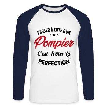 Passer à Côté d'un Pompier Humour Cadeau Pompier - T-shirt baseball manches longues Homme - blanc/marine - Devant - Nik (191cm)