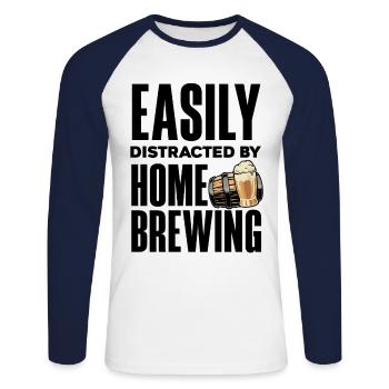 Easily Distraced Home Brewing Homebrow Brewery Bee - Unisex Baseballshirt langarm - Weiß/Navy - Vorne - Nik (191cm)