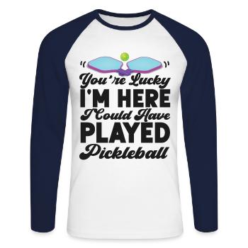 Pickleball Tu as de la chance que je sois là I - T-shirt baseball manches longues Homme - blanc/marine - Devant - Nik (191cm)