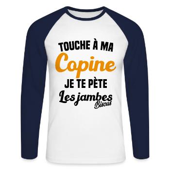 Touche a ma Copine je te pète les jambes Humour - T-shirt baseball manches longues Homme - blanc/marine - Devant - Nik (191cm)