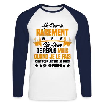 Je prends rarement un jour de repos Gym Muscu - T-shirt baseball manches longues Homme - blanc/marine - Devant - Nik (191cm)
