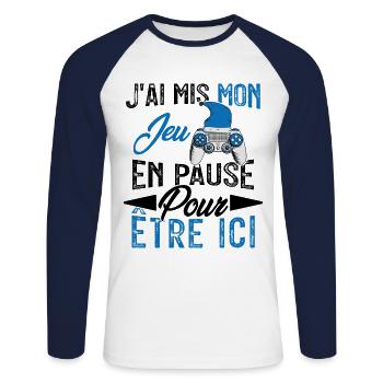 J'ai mis mon jeu en pause pour être ici Geek Noël - T-shirt baseball manches longues Homme - blanc/marine - Devant - Nik (191cm)