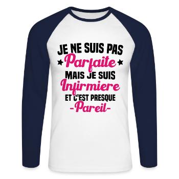 Pas parfaite mais je suis Infirmière Cadeau - T-shirt baseball manches longues Homme - blanc/marine - Devant - Nik (191cm)