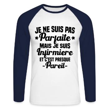 Pas parfaite mais je suis Infirmière Cadeau - T-shirt baseball manches longues Homme - blanc/marine - Devant - Nik (191cm)