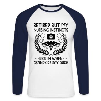 Grand-mère retraitée Pension Infirmière infirmière en soins infirmiers - T-shirt baseball manches longues Homme - blanc/marine - Devant - Nik (191cm)