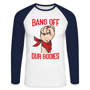 Les féministes bannissent nos corps - T-shirt baseball manches longues Homme - blanc/marine - Devant - Nik (191cm)