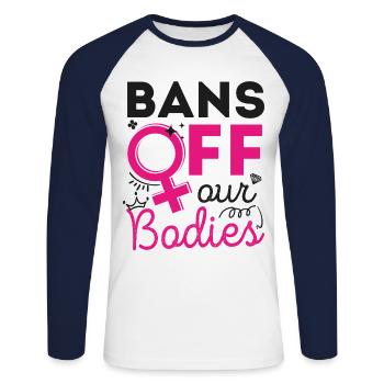 Les féministes bannissent nos corps - T-shirt baseball manches longues Homme - blanc/marine - Devant - Nik (191cm)