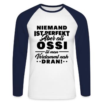 Ossi Ostdeutscher Ostdeutschland Spruch - Unisex Baseballshirt langarm - Weiß/Navy - Vorne - Nik (191cm)