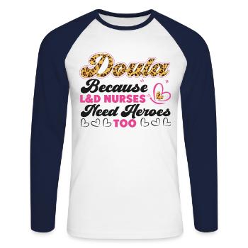 Doula Travailleuse à la naissance Doula Parce que - T-shirt baseball manches longues Homme - blanc/marine - Devant - Nik (191cm)