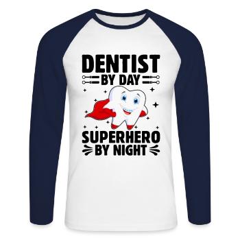 Dentiste Le jour Super-héros La nuit Dentisterie dentaire - T-shirt baseball manches longues Homme - blanc/marine - Devant - Nik (191cm)