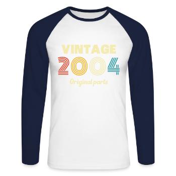 Jahrgang 2004 Retro 2004 Geburtstagsgeschenk - Unisex Baseballshirt langarm - Weiß/Navy - Vorne - Nik (191cm)