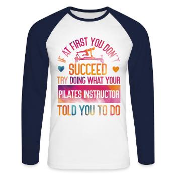 Instructeur de Pilates Enseignant - T-shirt baseball manches longues Homme - blanc/marine - Devant - Nik (191cm)