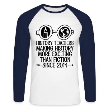 Professeur d’histoire depuis 2024 Funny Historical Teache - T-shirt baseball manches longues Homme - blanc/marine - Devant - Nik (191cm)