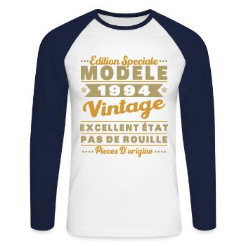 1994 Vintage Retro Geburtstagsgeschenk - Unisex Baseballshirt langarm - Weiß/Navy - Vorne - Nik (191cm)