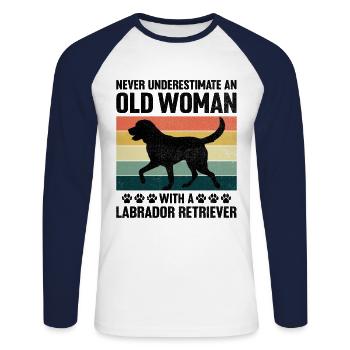 Unterschätzen Sie niemals eine alte Frau mit einem Labrador R - Unisex Baseballshirt langarm - Weiß/Navy - Vorne - Nik (191cm)