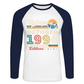 Oktober 1994 Vintage Geburtstagsgeschenk - Unisex Baseballshirt langarm - Weiß/Navy - Vorne - Nik (191cm)