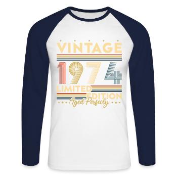 Vinatge 1974 Geburtstagsgeschenk - Unisex Baseballshirt langarm - Weiß/Navy - Vorne - Nik (191cm)