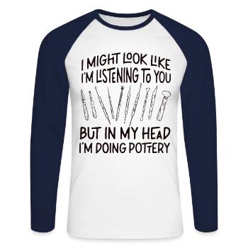 Poterie Céramiste Artiste I Might - T-shirt baseball manches longues Homme - blanc/marine - Devant - Nik (191cm)