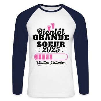 Bald eine große Schwester im Jahr 2025 - Unisex Baseballshirt langarm - Weiß/Navy - Vorne - Nik (191cm)