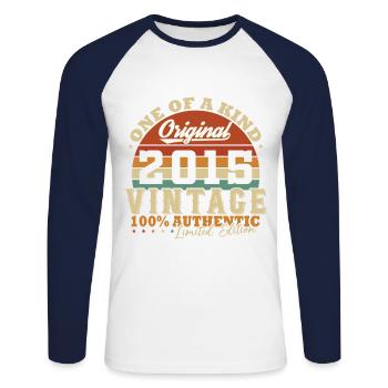 Jahrgang 2015 Geburtstagsgeschenk Geboren im Jahr 2015 - Unisex Baseballshirt langarm - Weiß/Navy - Vorne - Nik (191cm)