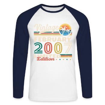Février 2007 Vintage Anniversaire 2007 Cadeau - T-shirt baseball manches longues Homme - blanc/marine - Devant - Nik (191cm)