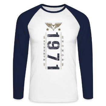 Edition Limitée 1971 Anniversaire Force et Honneur - T-shirt baseball manches longues Homme - blanc/marine - Devant - Nik (191cm)