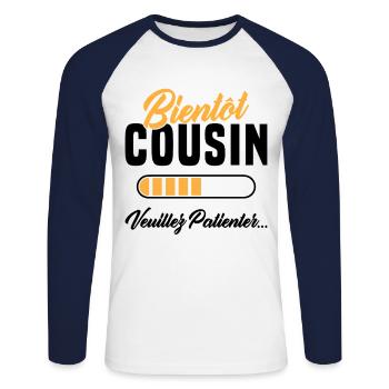 Bald Cousin, bitte warten - Unisex Baseballshirt langarm - Weiß/Navy - Vorne - Nik (191cm)
