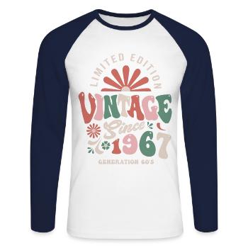 1967 Anniversaire 1967 vintage - T-shirt baseball manches longues Homme - blanc/marine - Devant - Nik (191cm)