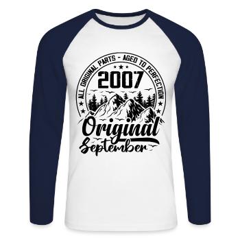 2007 September Original 17 Jahre altes Geburtstagsgeschenk - Unisex Baseballshirt langarm - Weiß/Navy - Vorne - Nik (191cm)