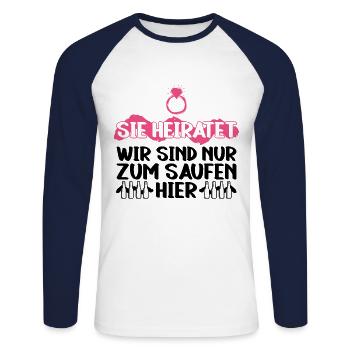 Sie Heiratet Wir Sind Nur Zum Saufen Hier - JGA - Unisex Baseballshirt langarm - Weiß/Navy - Vorne - Nik (191cm)