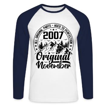 2007 November Original 17 Jahre altes Geburtstagsgeschenk - Unisex Baseballshirt langarm - Weiß/Navy - Vorne - Nik (191cm)