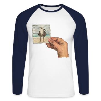 Hand mit Foto einer Möwe - Unisex Baseballshirt langarm - Weiß/Navy - Vorne - Nik (191cm)