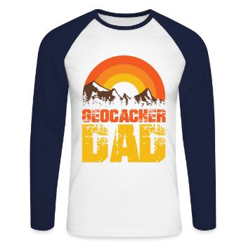 Geocaching-cache-jagd, The Funny Geocacher - Unisex Long Sleeve Baseball T-Shirt - white/navy - Front - Nik (191cm)