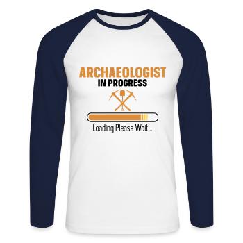 Archaeologist in progress Artifact archaeology - Unisex Long Sleeve Baseball T-Shirt - white/navy - Front - Nik (191cm)