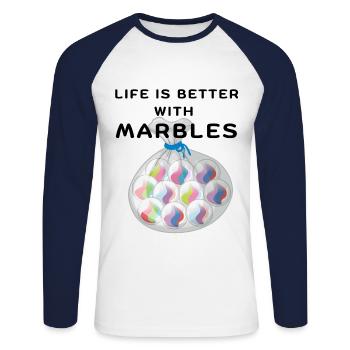 LIFE IS BETTER WITH MARBLES Gerne Murmel spielen - Unisex Baseballshirt langarm - Weiß/Navy - Vorne - Nik (191cm)