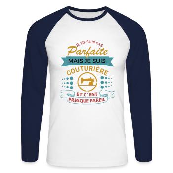 Couturière shirt couture je ne suis pas parfaite - T-shirt baseball manches longues Homme - blanc/marine - Devant - Nik (191cm)