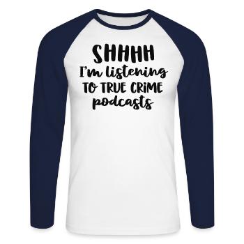 True Crime Shirt Frauen Kaffee & True Crime Junkie - Unisex Baseballshirt langarm - Weiß/Navy - Vorne - Nik (191cm)